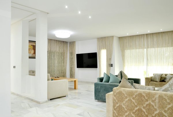 Transform your event with an inspiring women's day speaker